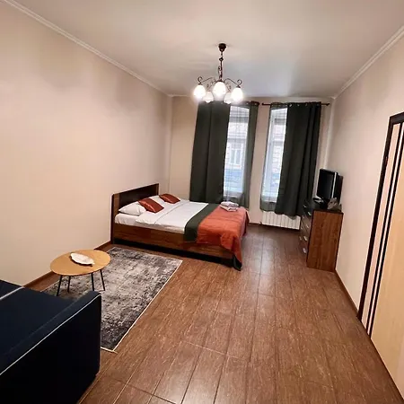 Apartment Old With Parking *
