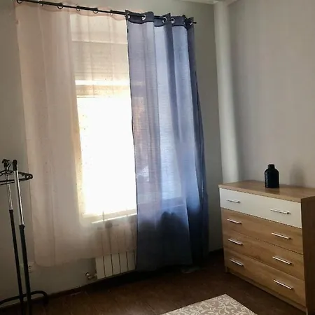 Apartment Old With Parking