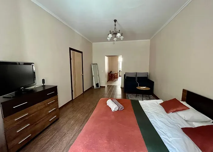 Old With Parking * Leópolis