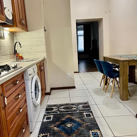 Old With Parking Apartman *